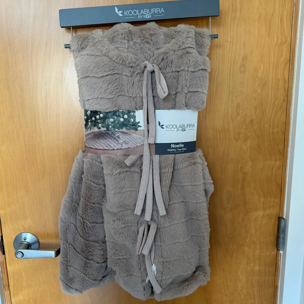 Koolaburra by UGG, Noelle Holiday Tree Skirt, 54” Round MSRP $70